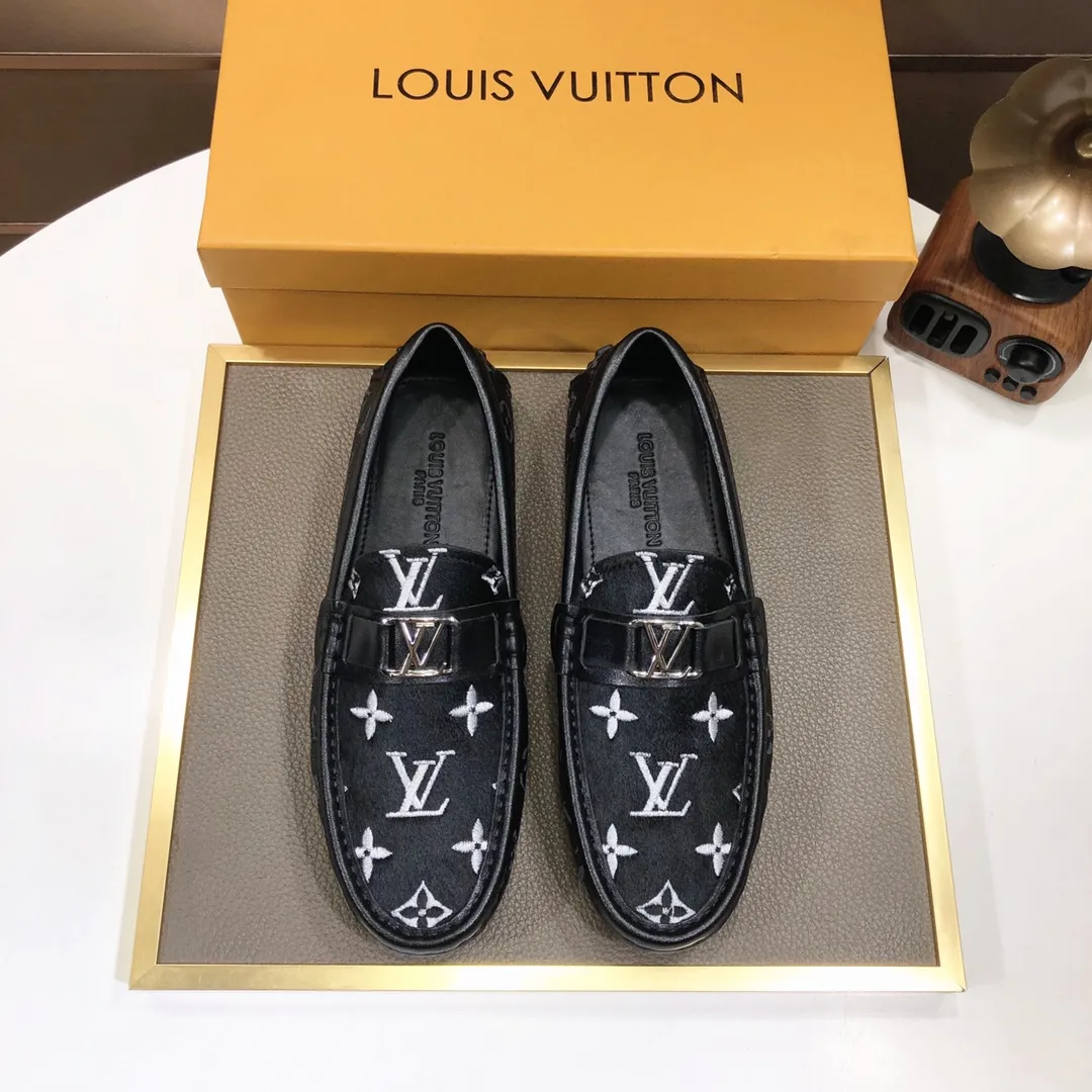 Men's men's shoes 💰420💰 [LV Doudou shoes] (water-dyed cowhide lining) new model is on the market, available on the official website. The new Doudou shoes are processed into single-color materials, and the uppers are made of imported cowhide material. The body of the shoe is fully hemmed with mark thread, and is lined with imported original cowhide leather. The elegant shoe shape is super suitable for all-matching, and the size is 38-44.